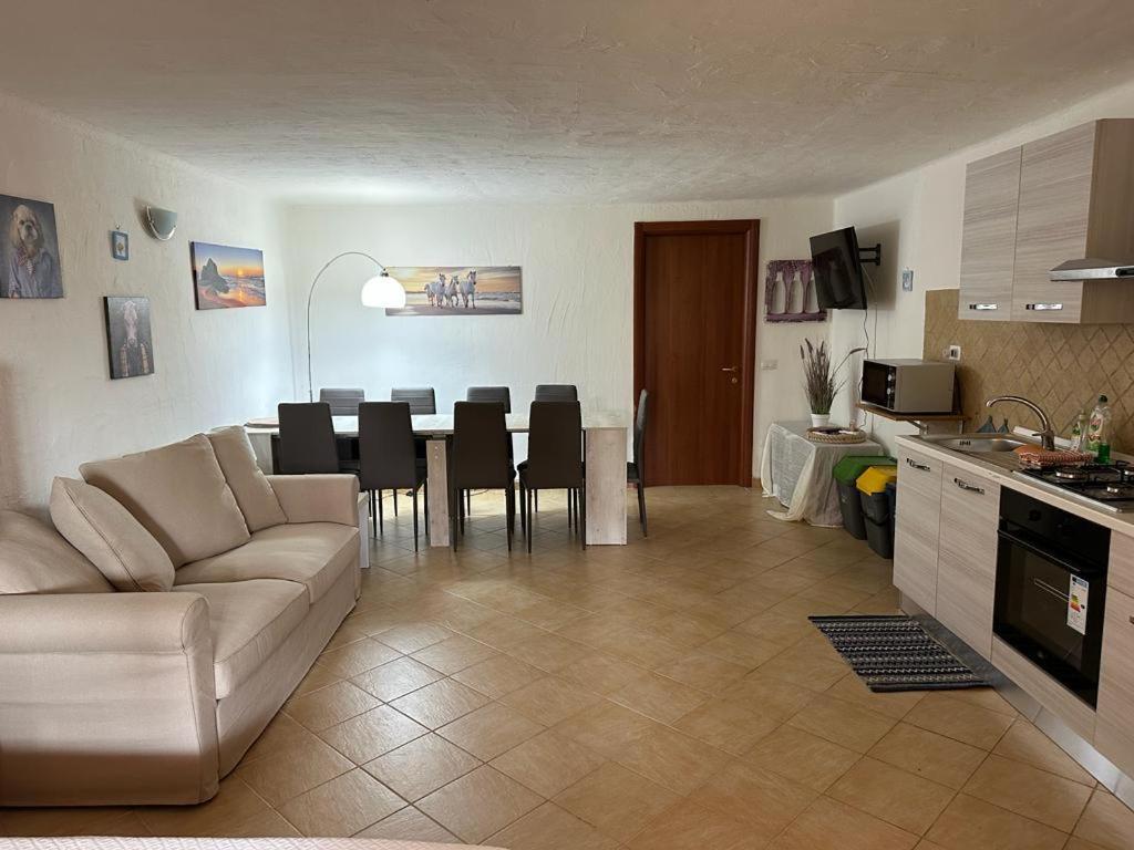 Lightblue-Celeste Central Apartment In Porto Rotondo Eksteriør billede