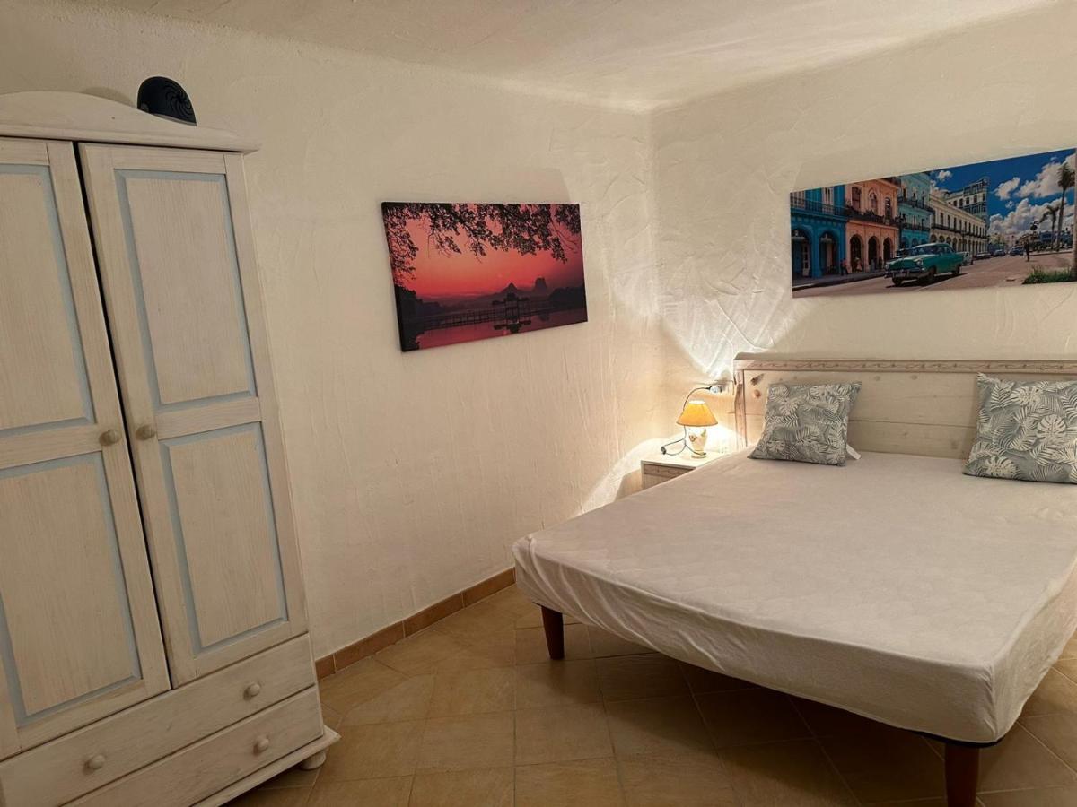 Lightblue-Celeste Central Apartment In Porto Rotondo Eksteriør billede